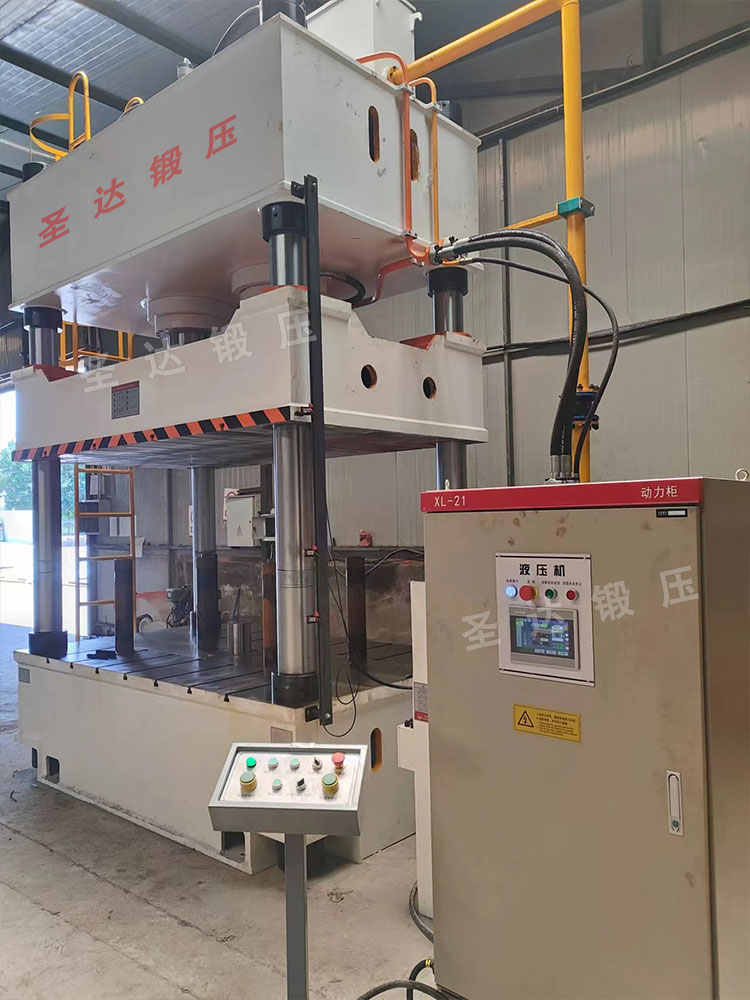 500噸三梁四柱液壓機(jī)試機(jī) 500噸三梁四柱液壓機(jī)試機(jī)