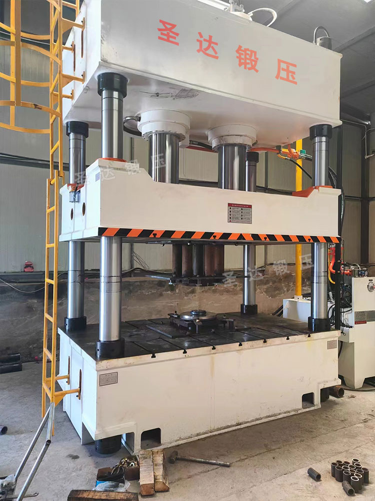 500噸三梁四柱液壓機(jī) 500噸三梁四柱液壓機(jī)