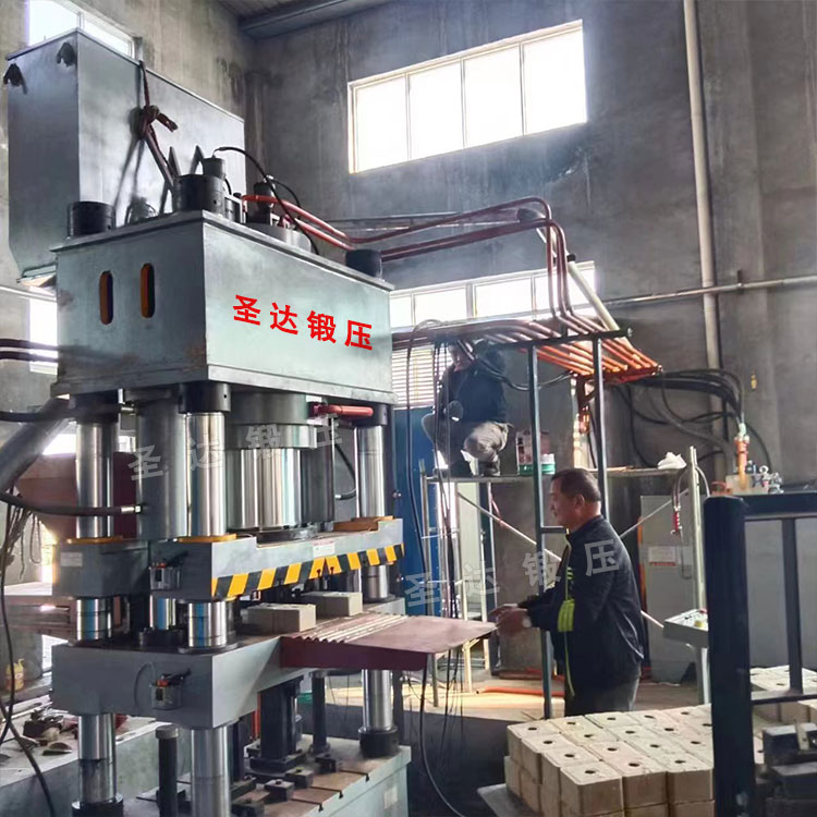 630噸四梁四柱液壓機 630噸四梁四柱液壓機