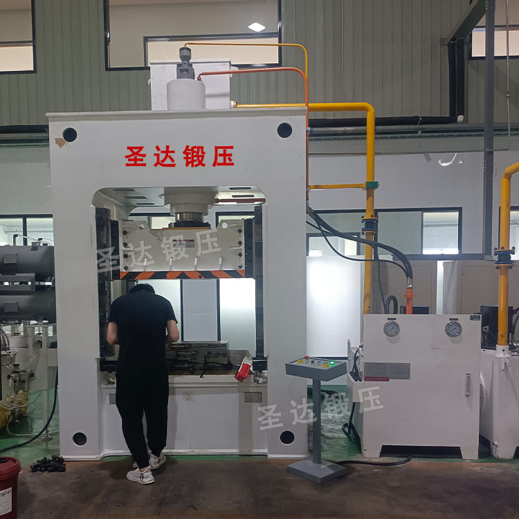 汽車內飾件成型液壓機客戶車間試機 汽車內飾件成型液壓機客戶車間試機