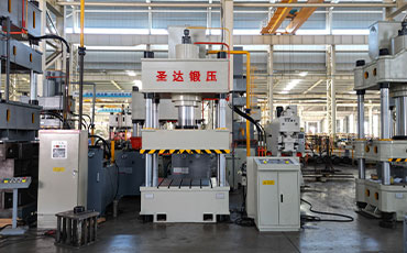 四柱液壓機的結(jié)構(gòu)穩(wěn)固嗎？